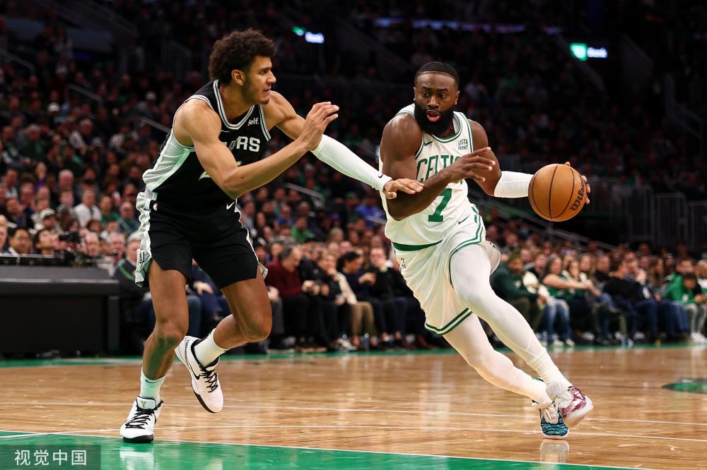 他通过慈善 他通过慈善